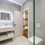 Kingdom Family Apartment's Center Apartmanhotel *