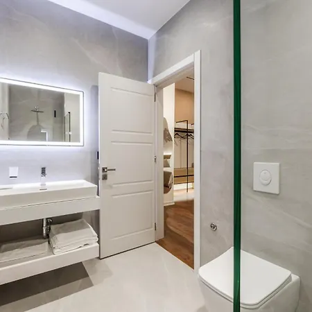 Kingdom Family Apartment's Center 아파트호텔 *