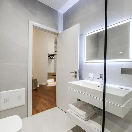 아파트호텔 Kingdom Family Apartment's Center *