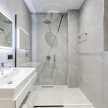 Kingdom Family Apartment's Center * Durrës