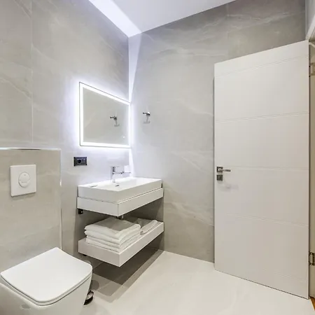 아파트호텔 Kingdom Family Apartment's Center *